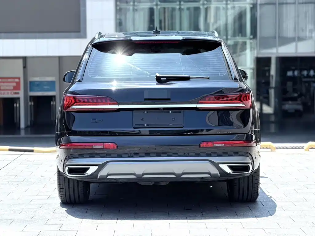 Audi Q7 — фото 8