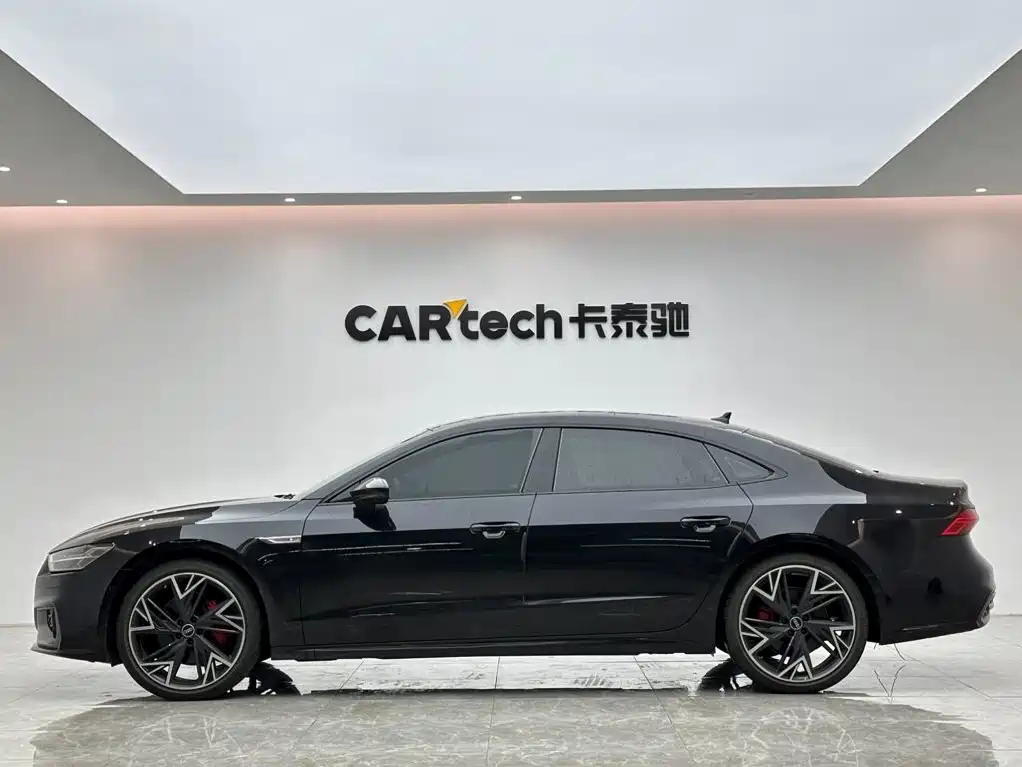 Audi A7L — фото 2