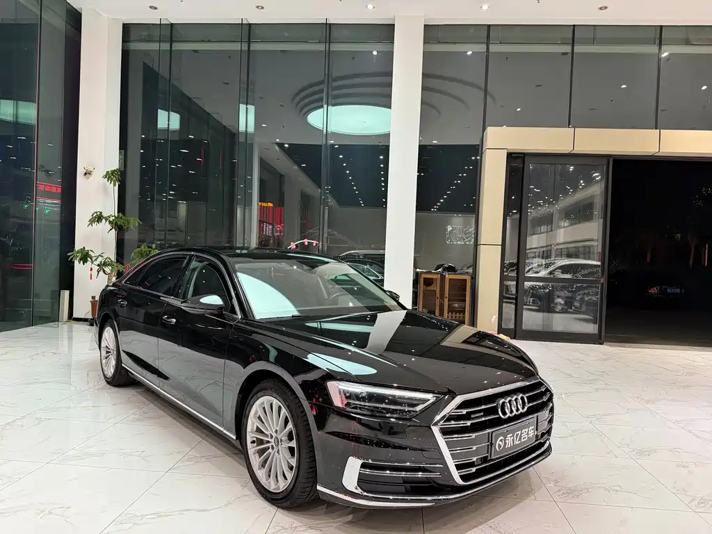 Audi A8 — фото 2