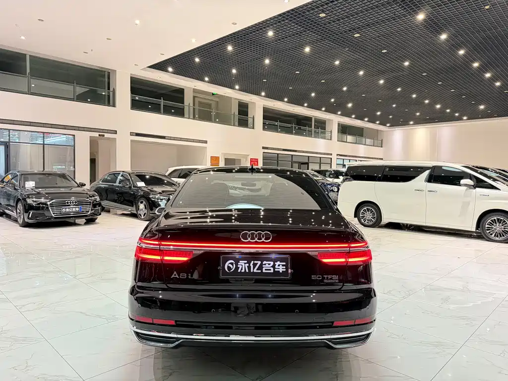 Audi A8 — фото 11