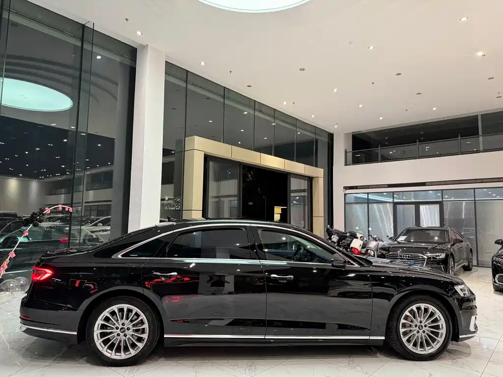 Audi A8 — фото 8
