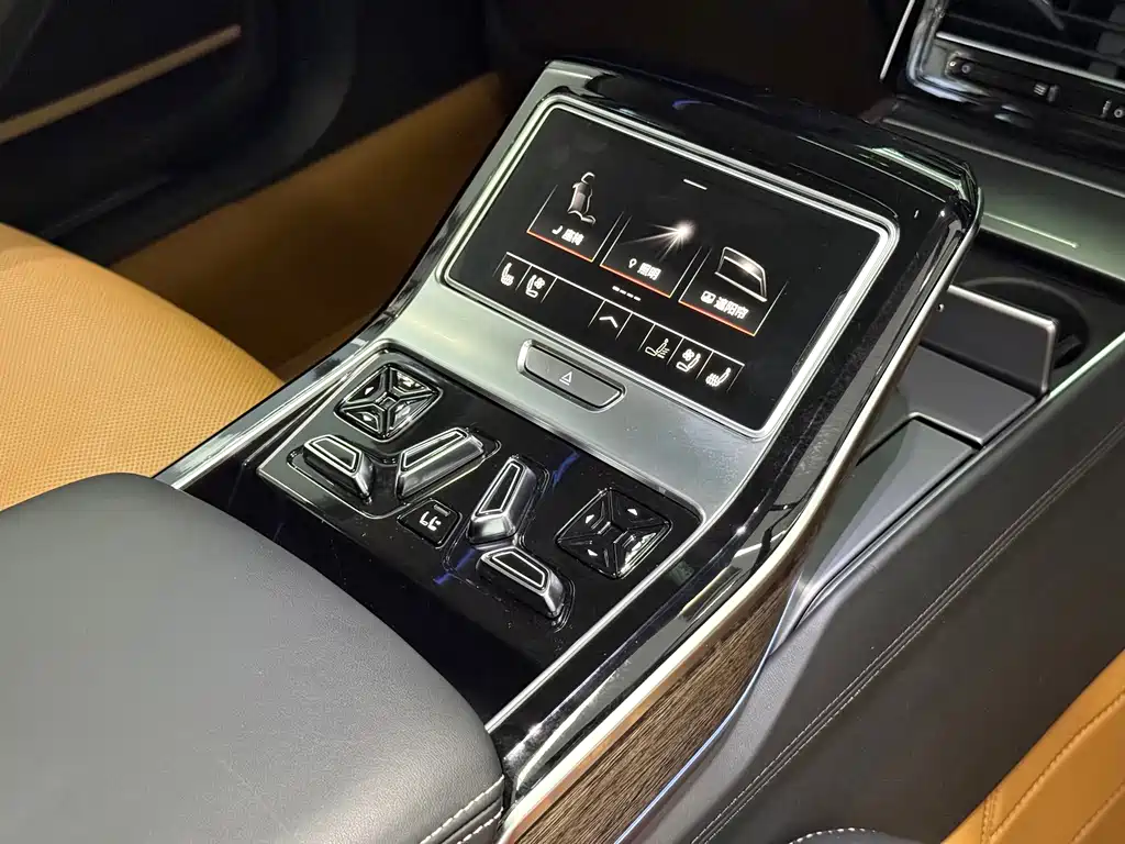Audi A8 — фото 11