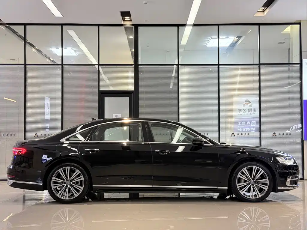 Audi A8 — фото 17