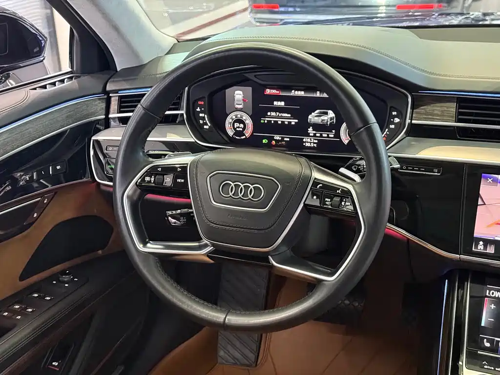 Audi A8 — фото 5