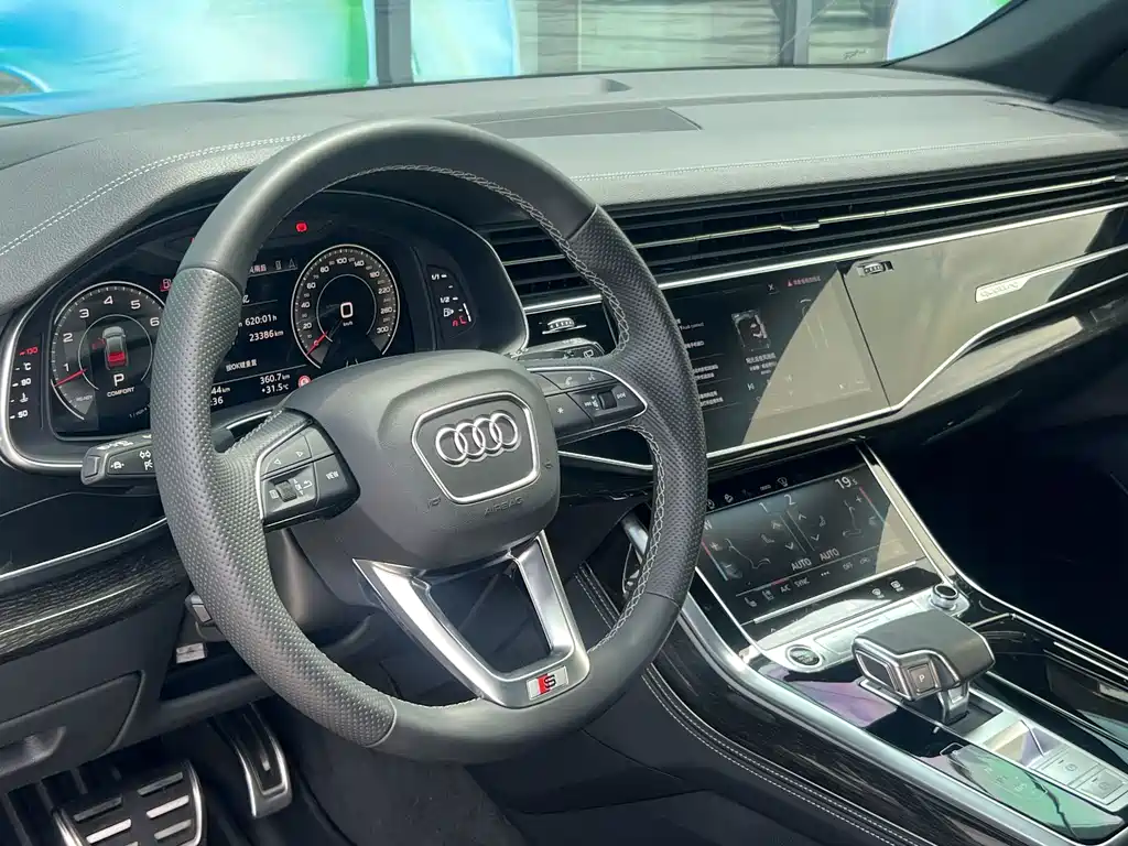 Audi Q8 — фото 30