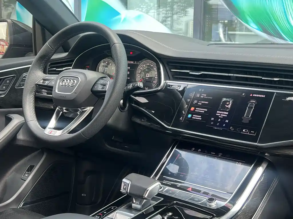 Audi Q8 — фото 32