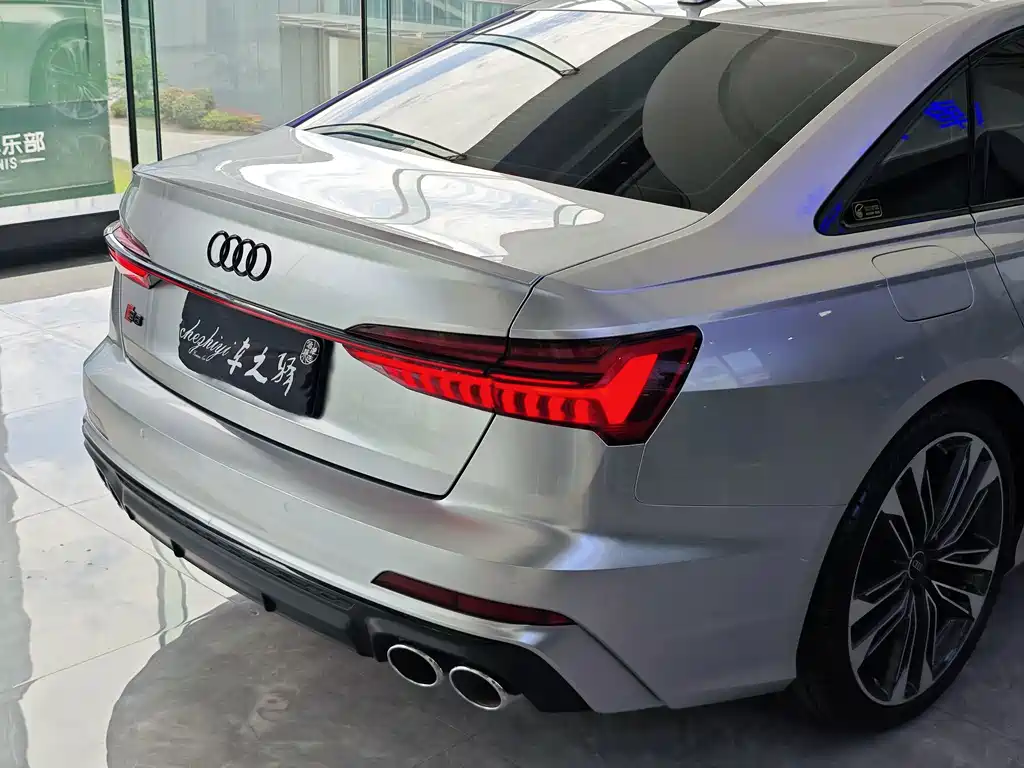 Audi S6 — фото 5