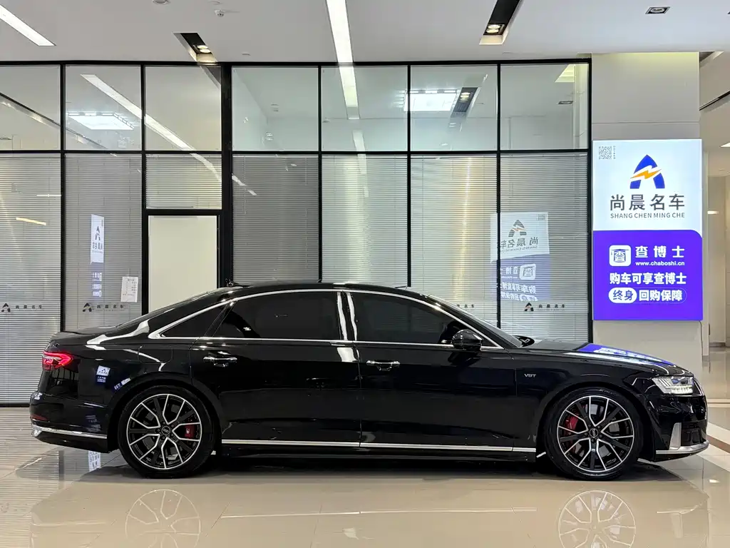 Audi A8 — фото 18