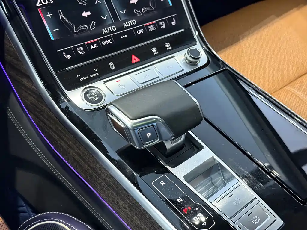 Audi A8 — фото 9