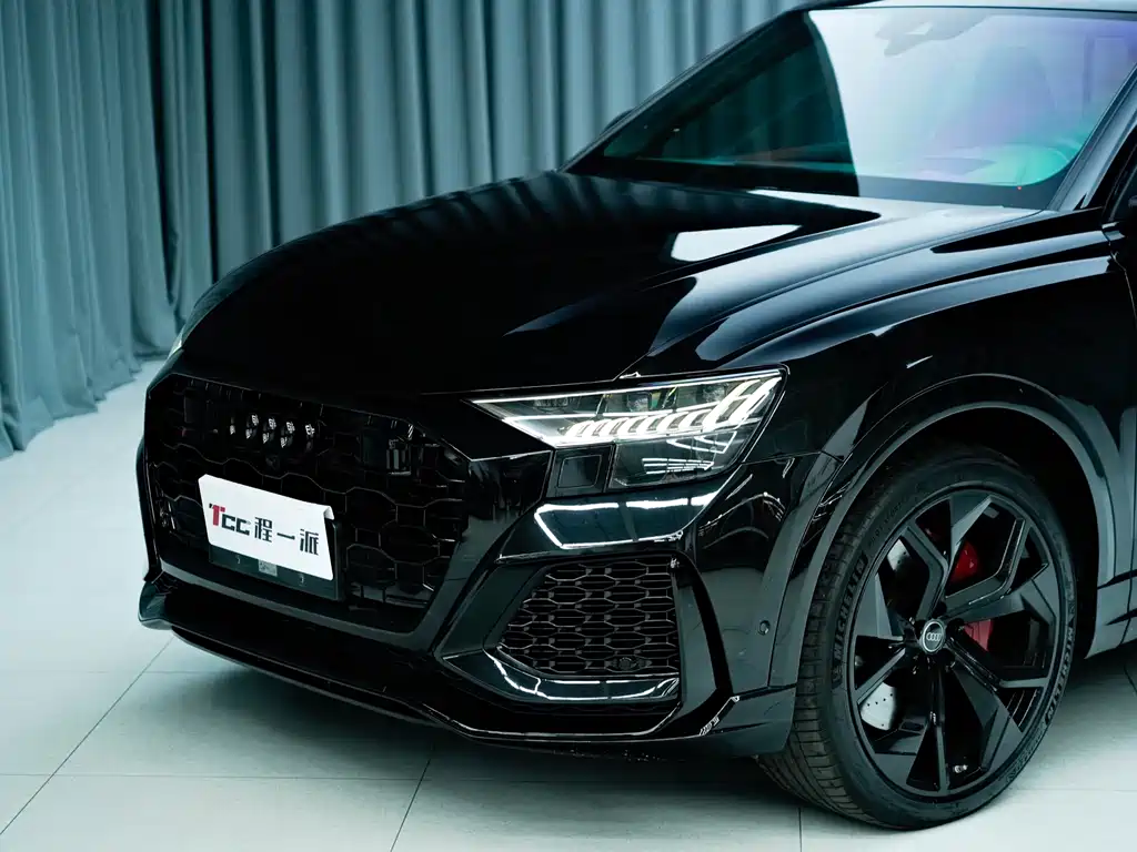 Audi RS Q8 — фото 7