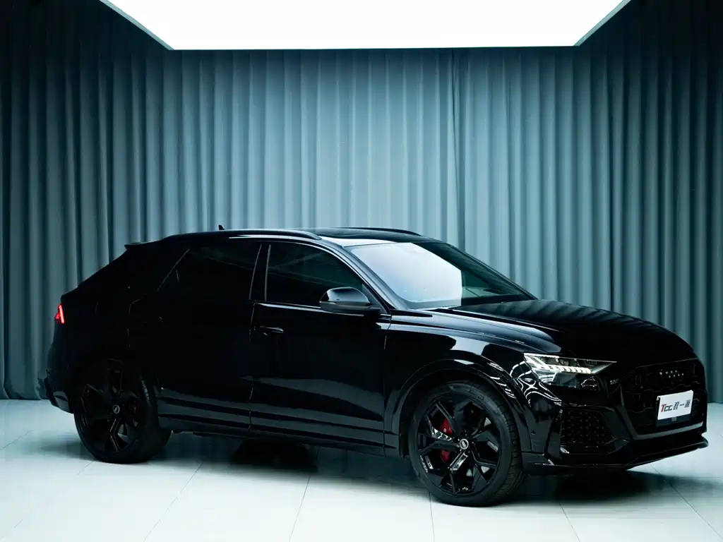 Audi RS Q8 — фото 10