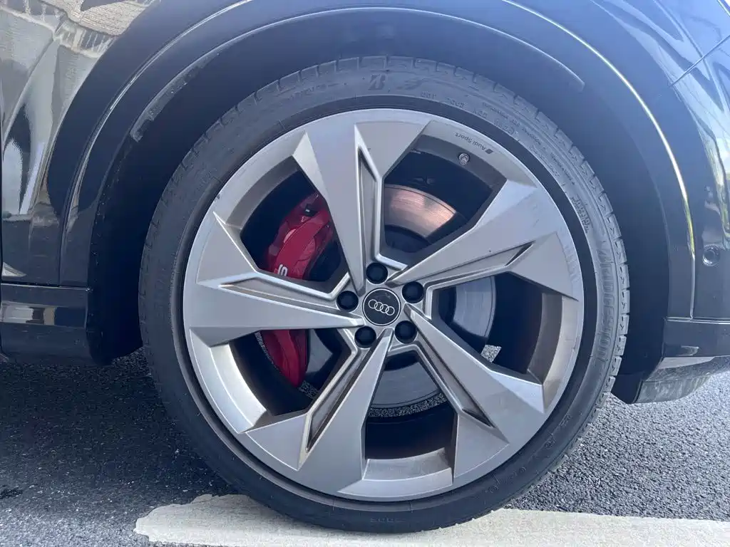 Audi SQ7 — фото 15