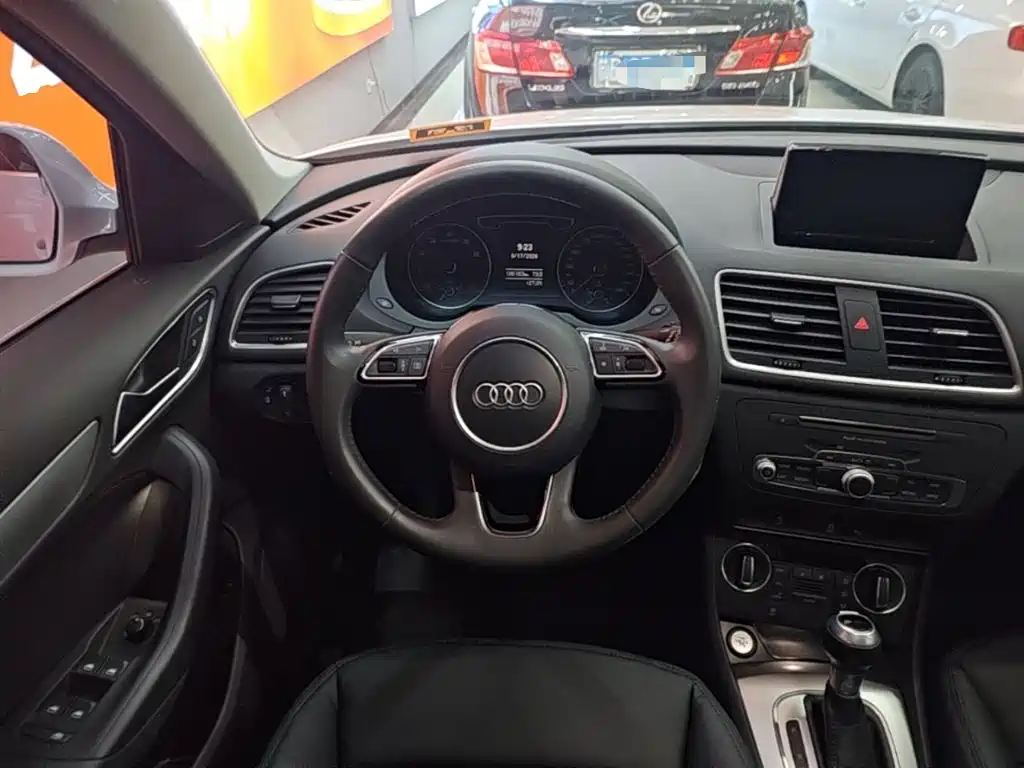 Audi Q3 — фото 11
