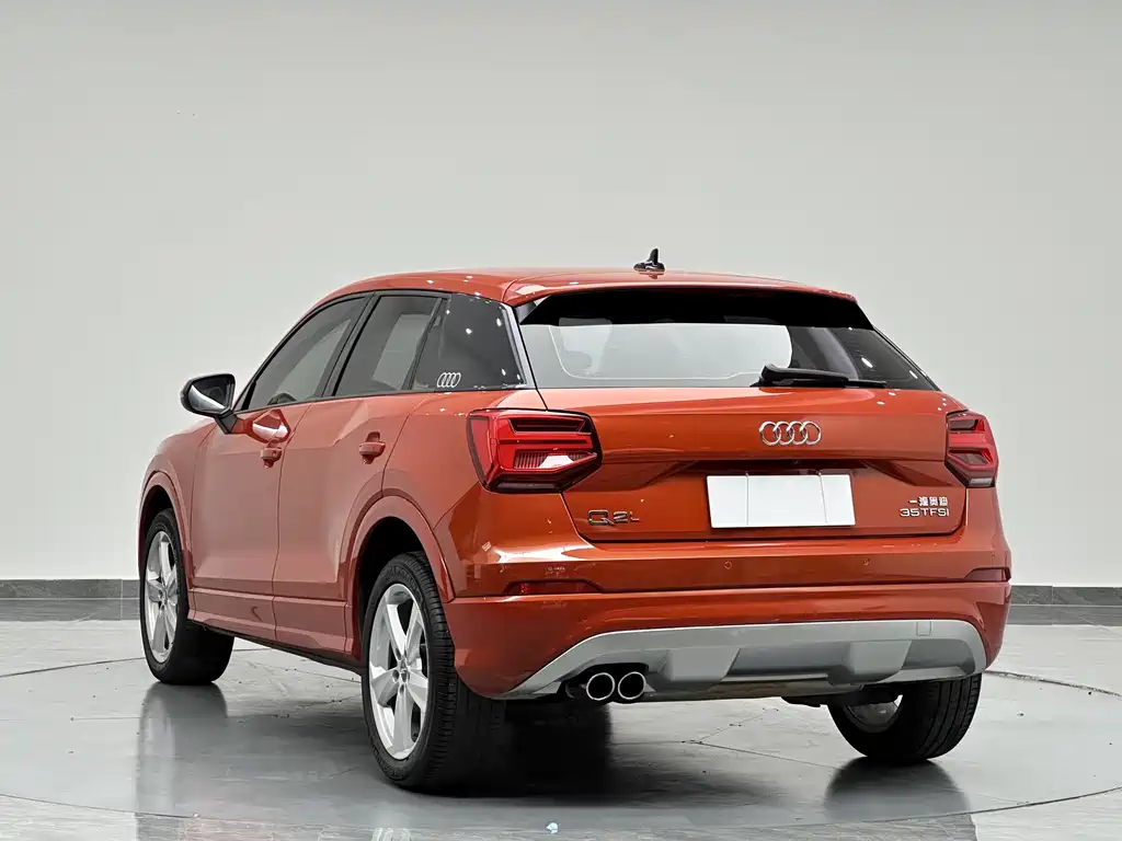 Audi Q2L — фото 6
