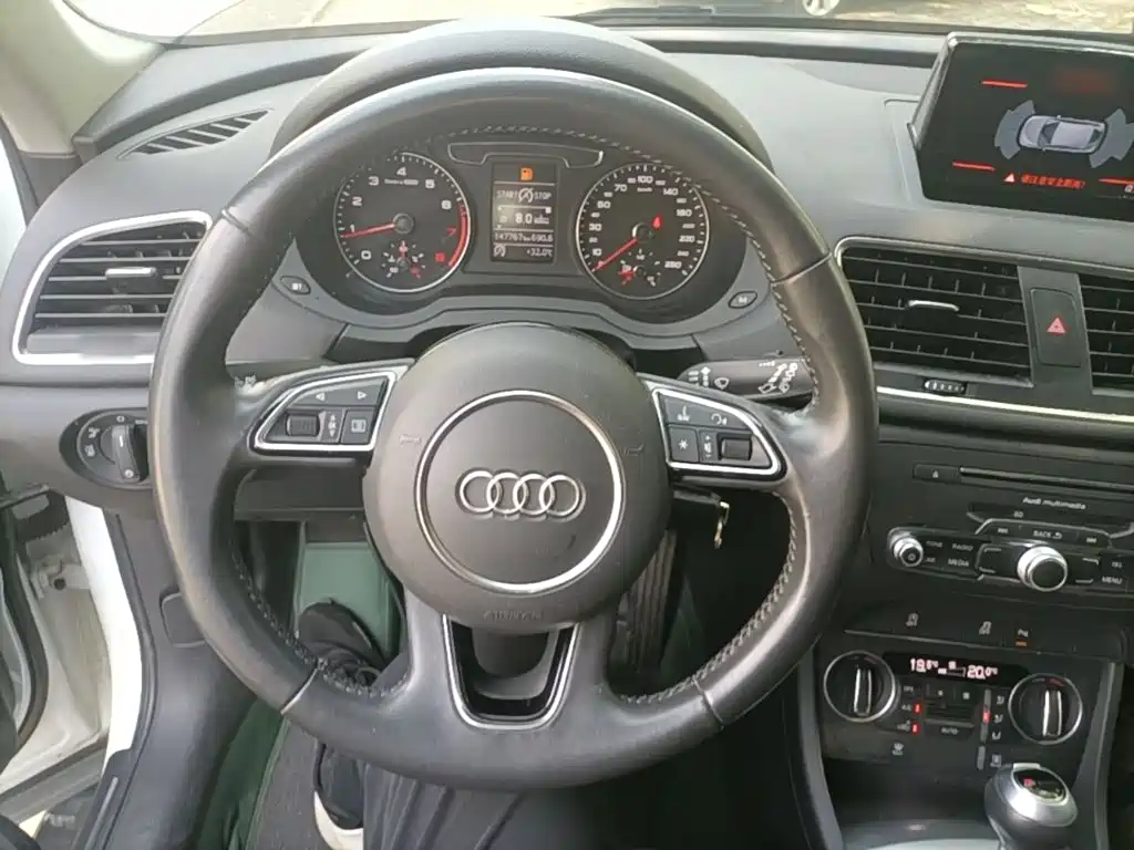 Audi Q3 — фото 11