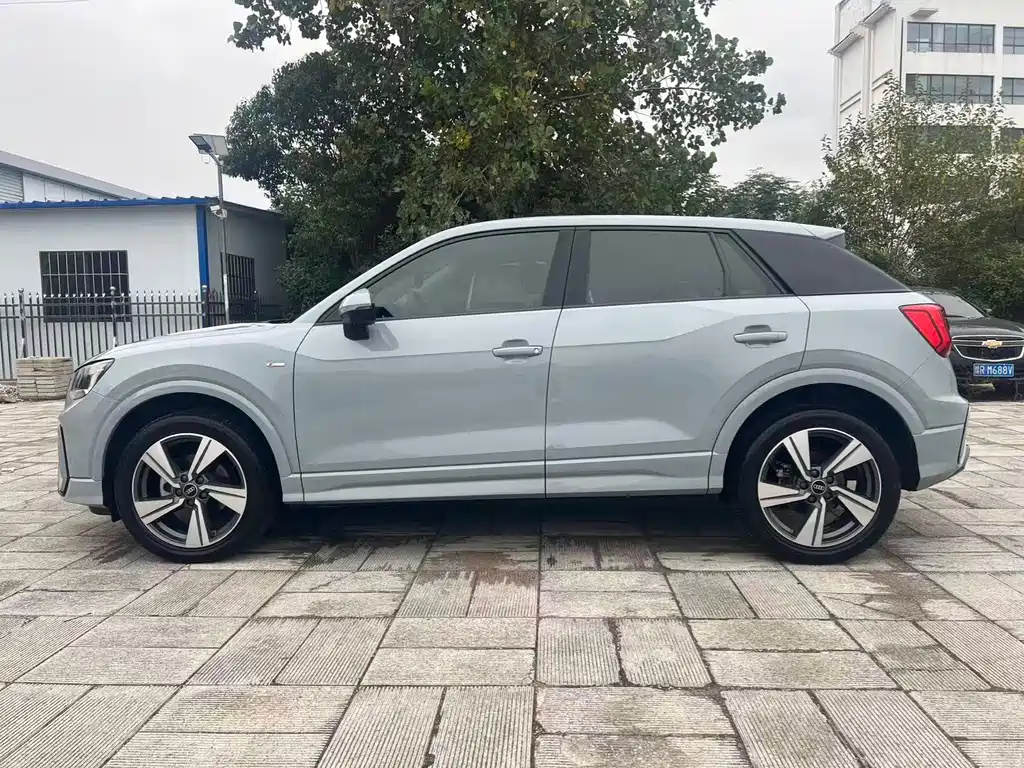 Audi Q2L — фото 4