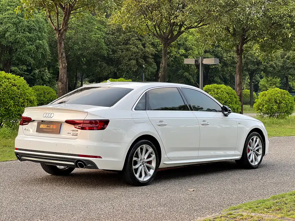 Audi A4L — фото 5