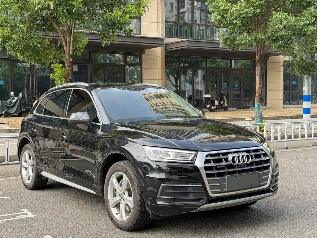 Audi Q5L — фото 3