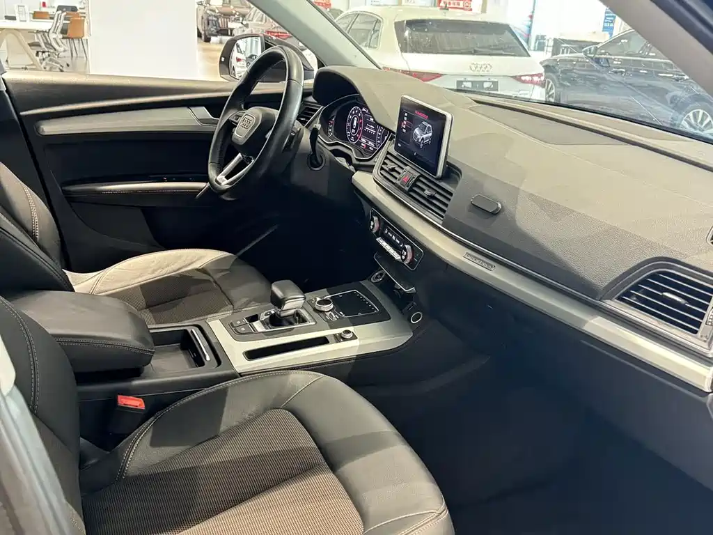 Audi Q5L — фото 7