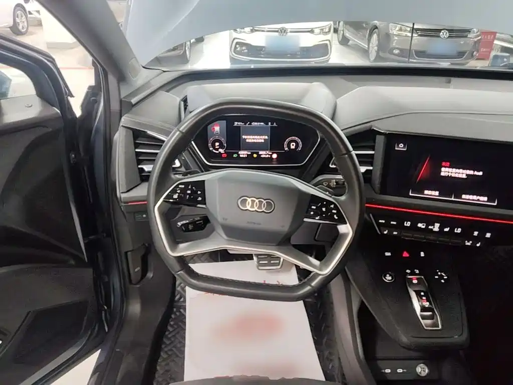 Audi Q4 e-tron — фото 11