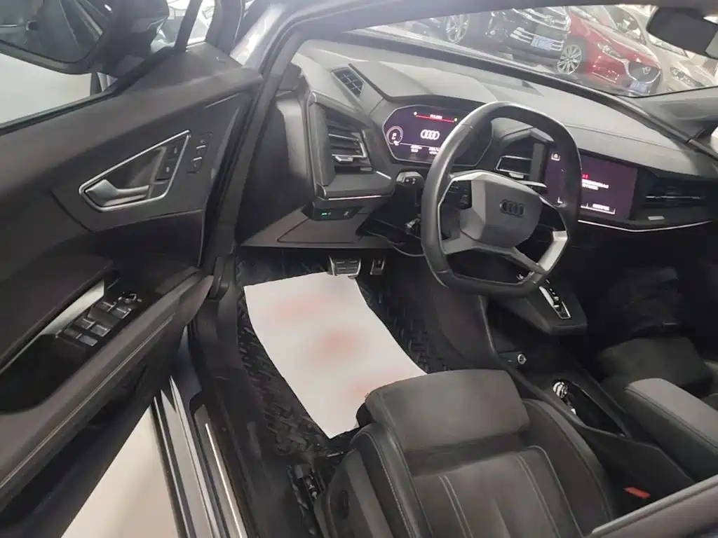 Audi Q4 e-tron — фото 16