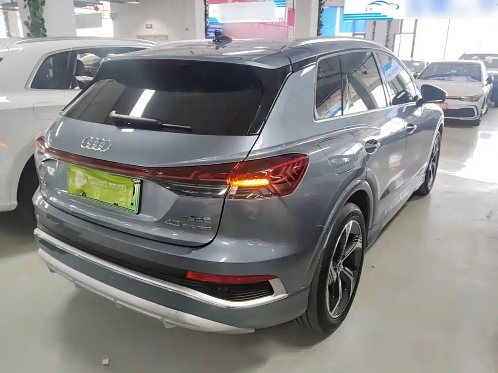 Audi Q4 e-tron — фото 7