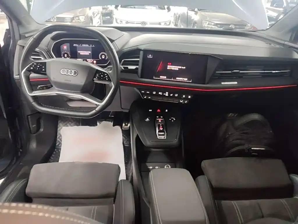 Audi Q4 e-tron — фото 10