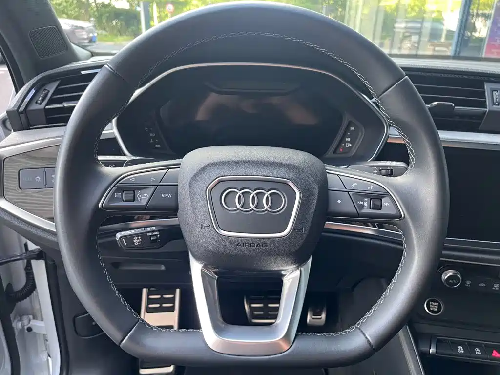 Audi Q3 — фото 11