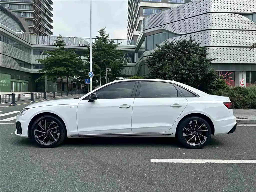 Audi A4L — фото 10