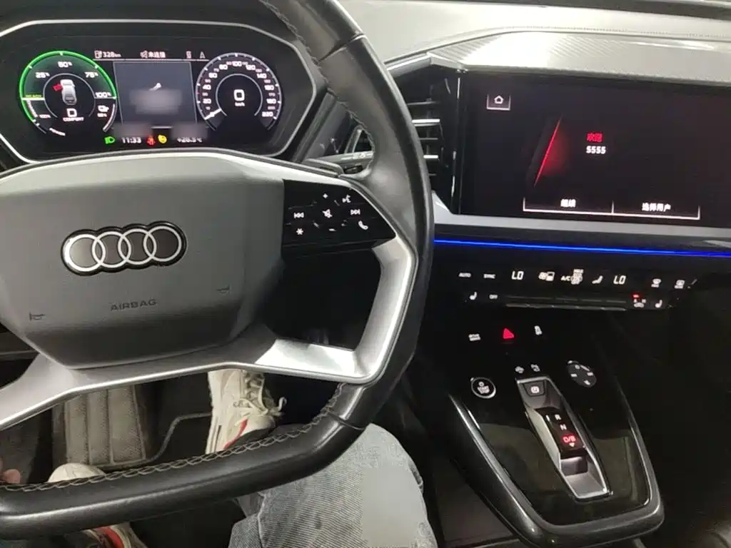 Audi Q4 e-tron — фото 10