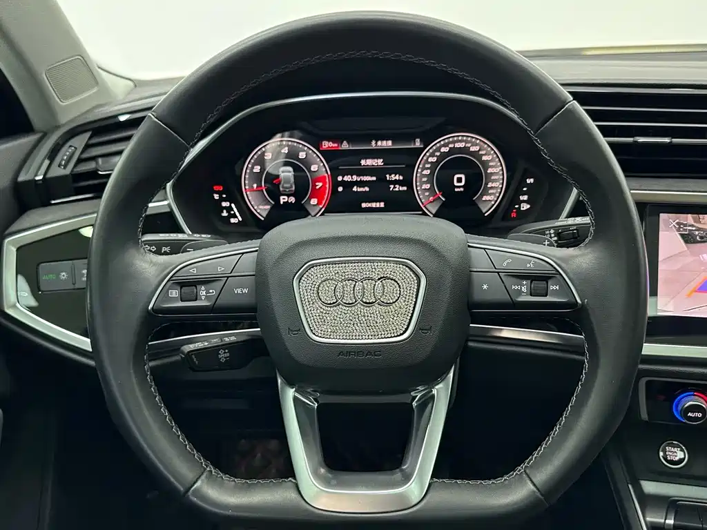 Audi Q3 — фото 11
