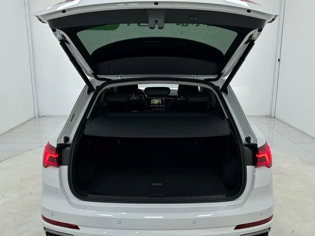 Audi Q3 — фото 15