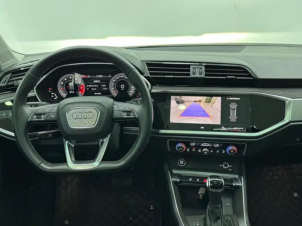Audi Q3 — фото 10