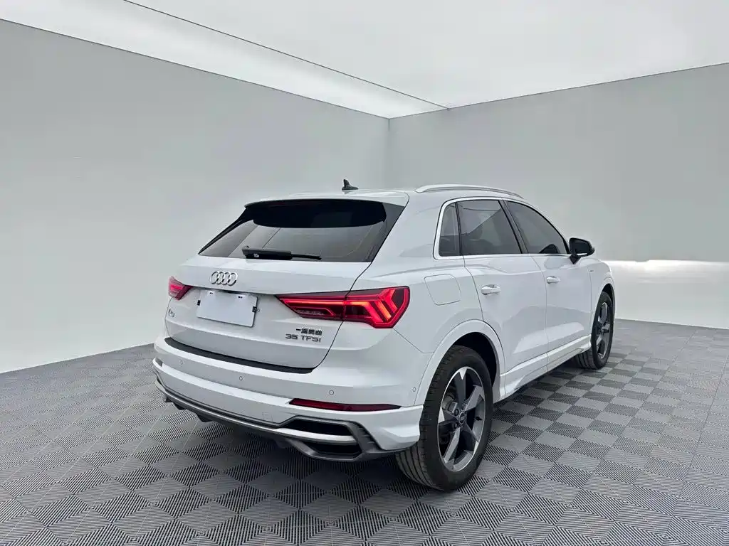 Audi Q3 — фото 8