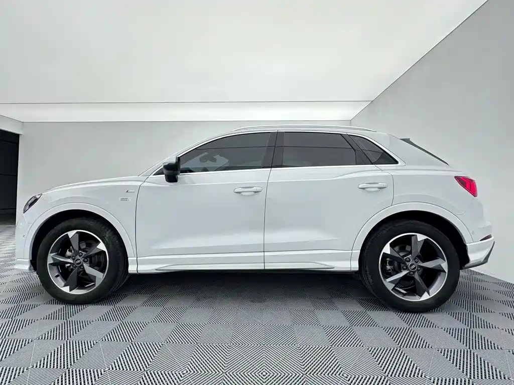 Audi Q3 — фото 10