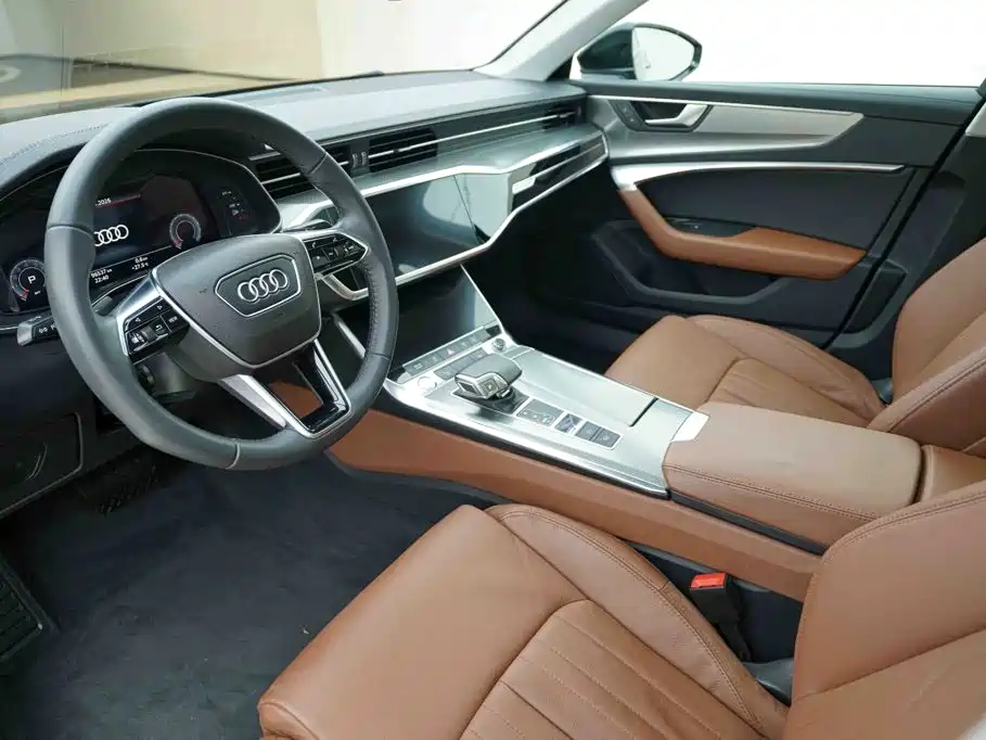 Audi A6L — фото 10