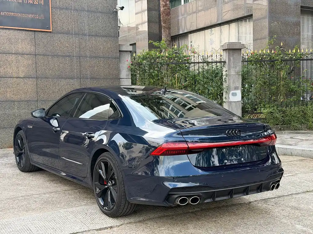 Audi A7L — фото 13