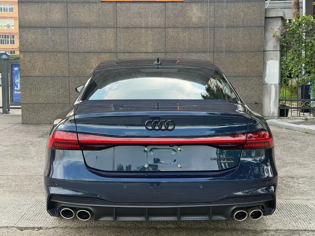 Audi A7L — фото 14