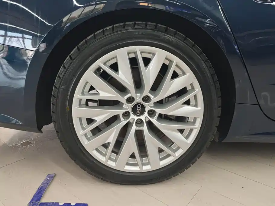 Audi A7L — фото 6