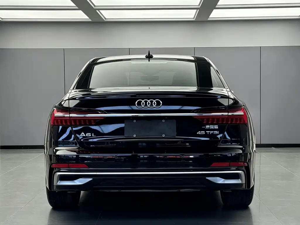 Audi A6L — фото 8
