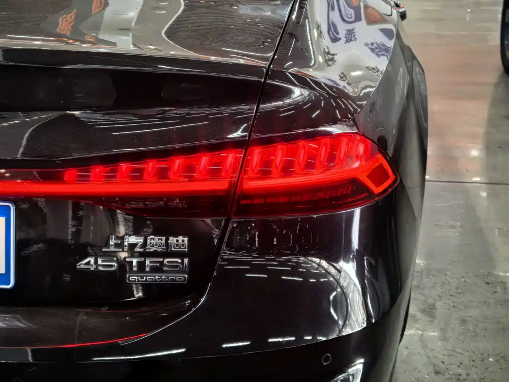 Audi A7L — фото 18