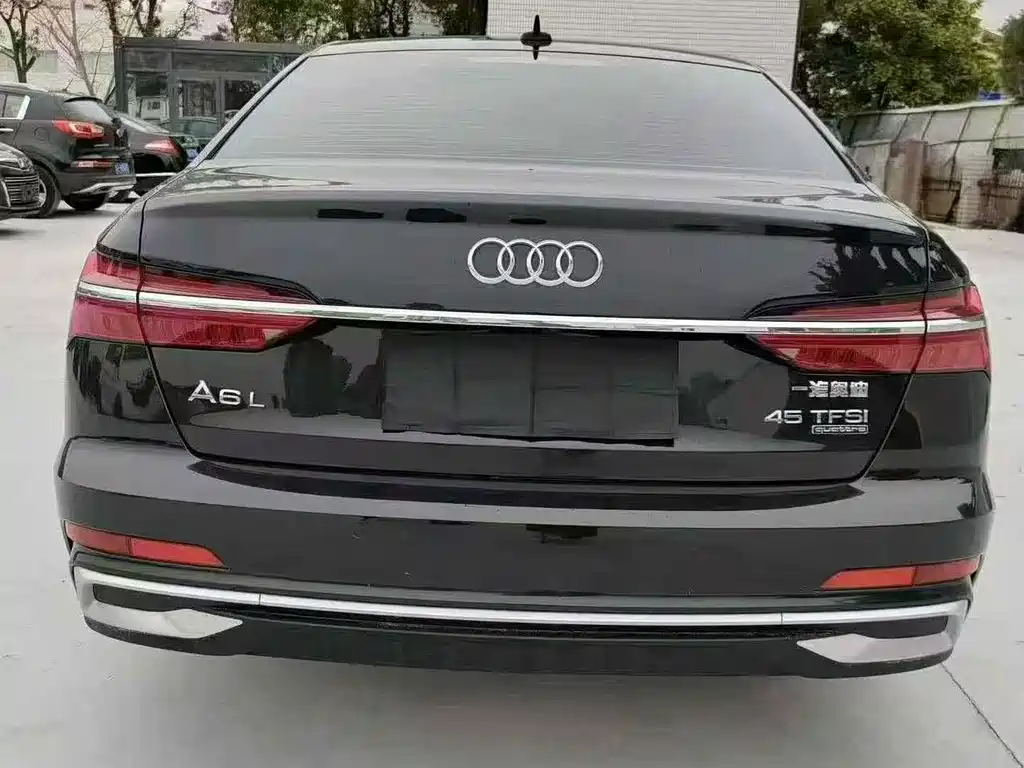 Audi A6L — фото 8