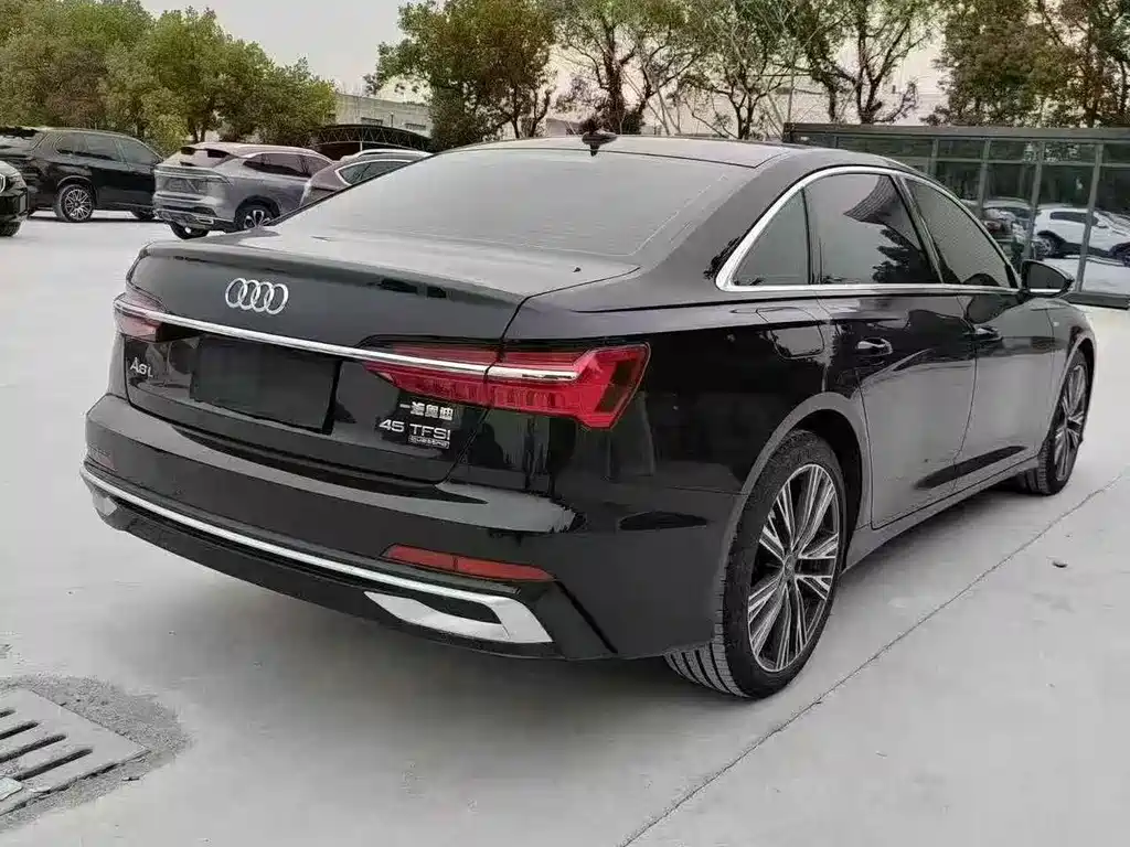 Audi A6L — фото 9