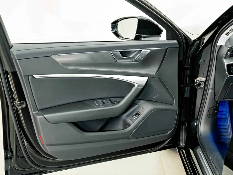 Audi A6L — фото 17