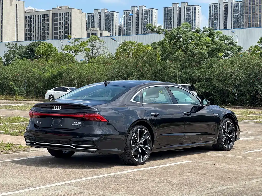 Audi A7L — фото 11