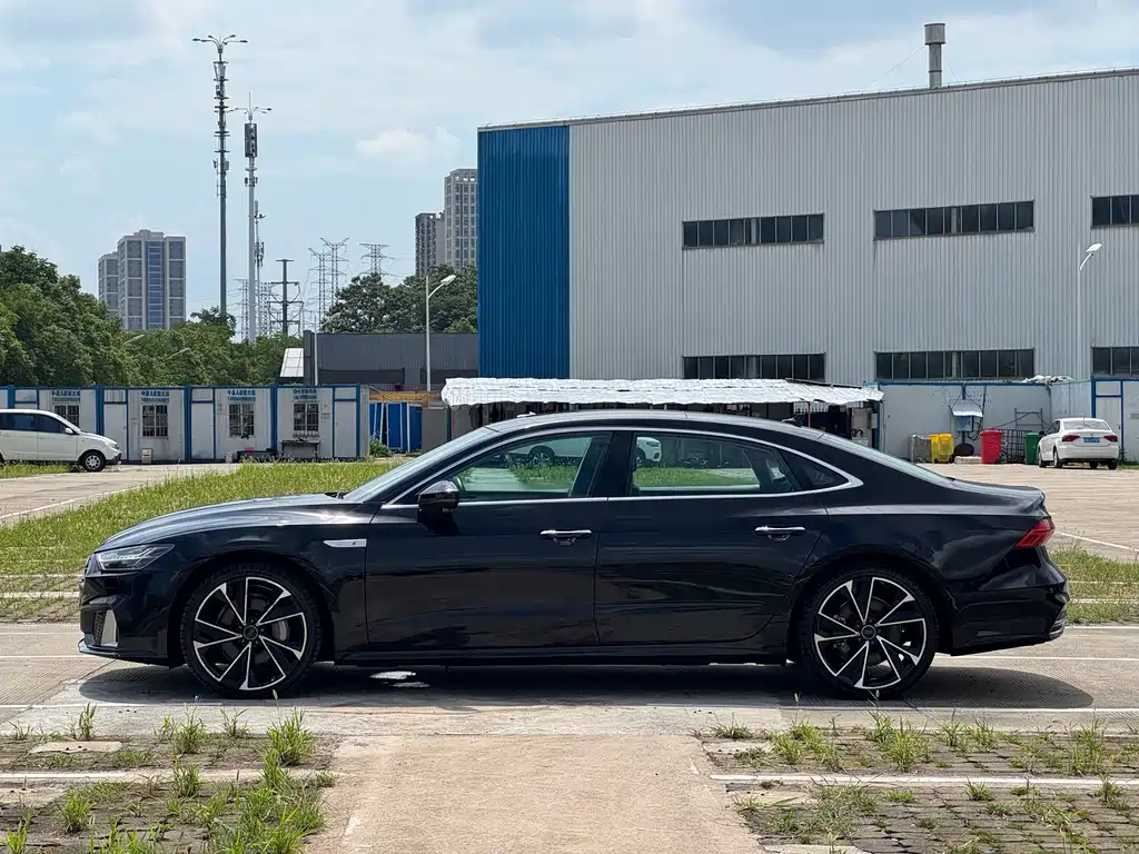 Audi A7L — фото 8