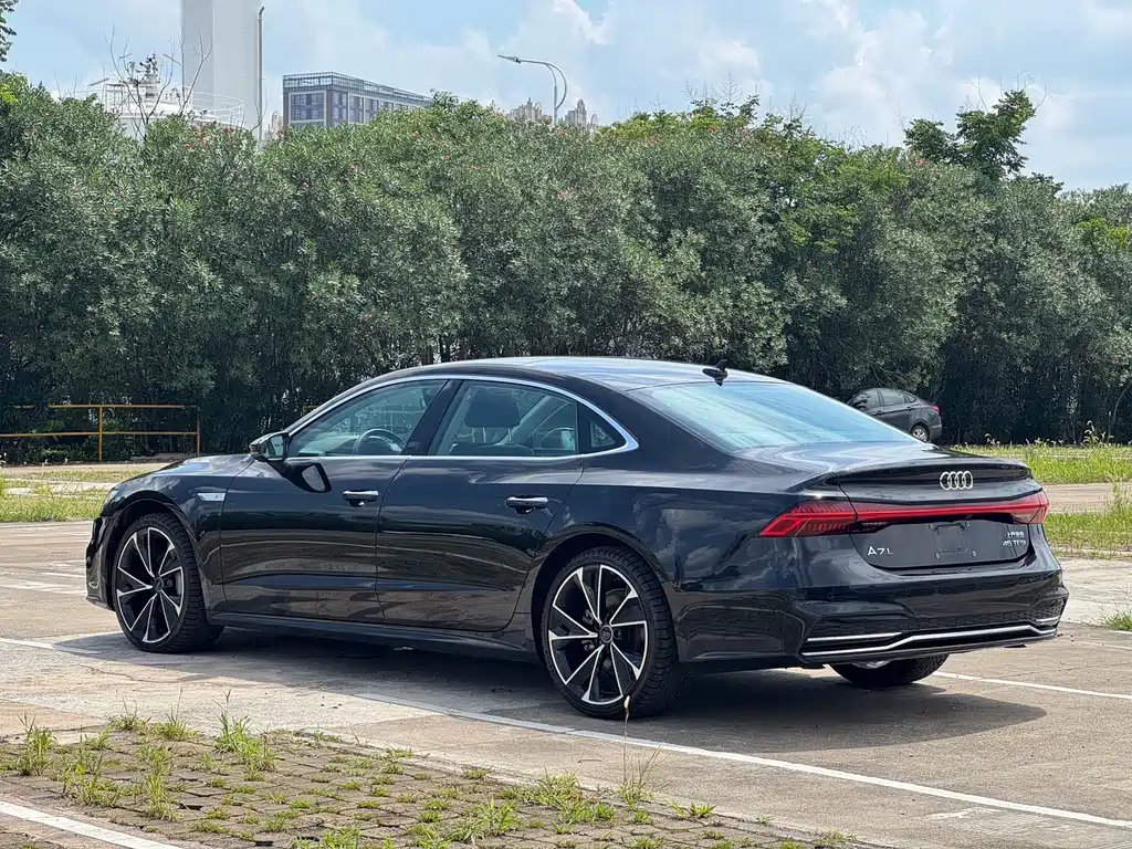 Audi A7L — фото 9