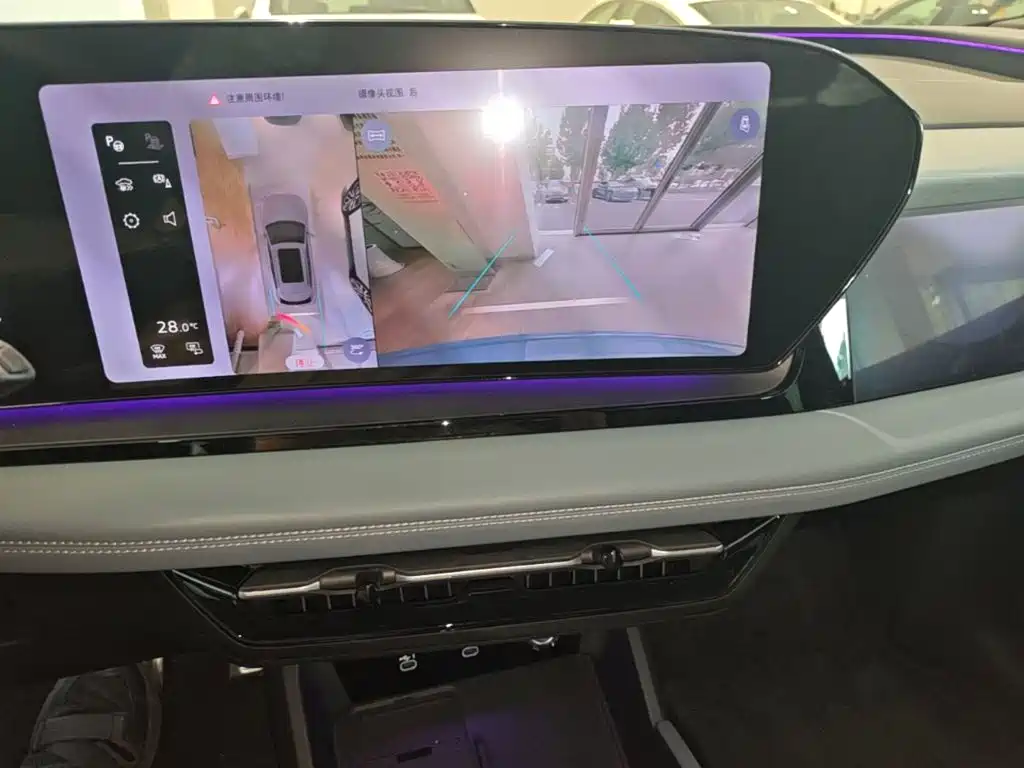 Audi Q6L e-tron — фото 13