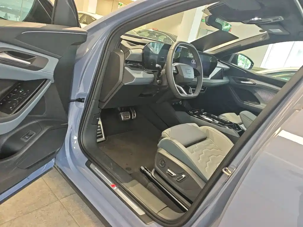Audi Q6L e-tron — фото 16