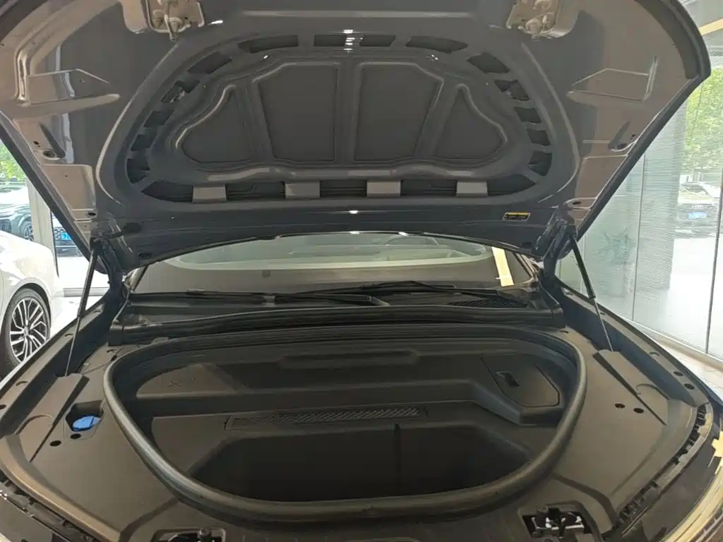 Audi Q6L e-tron — фото 20